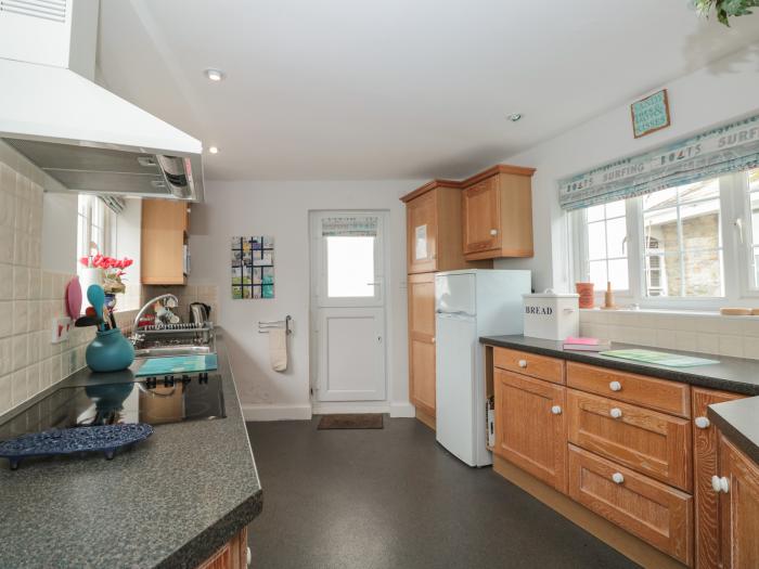 Topside, Salcombe, Devon. Four bedrooms. Swimming pool. Terrace garden. Washing machine. Beach near.