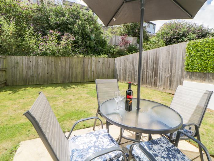 Ocean Retreat is nr Paignton, Devon. Two-bedroom townhouse near amenities and beach. Enclosed garden