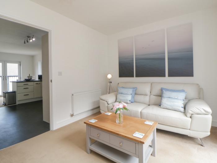 Ocean Retreat is nr Paignton, Devon. Two-bedroom townhouse near amenities and beach. Enclosed garden