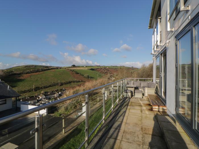 Looe Island View in Downderry, Cornwall, sea views, off-road parking, enclosed garden, dog-friendly.