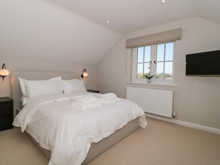 The Old Cottage, Barton On Sea, Hampshire. Enclosed lawned garden, pets welcome, beach nearby and TV