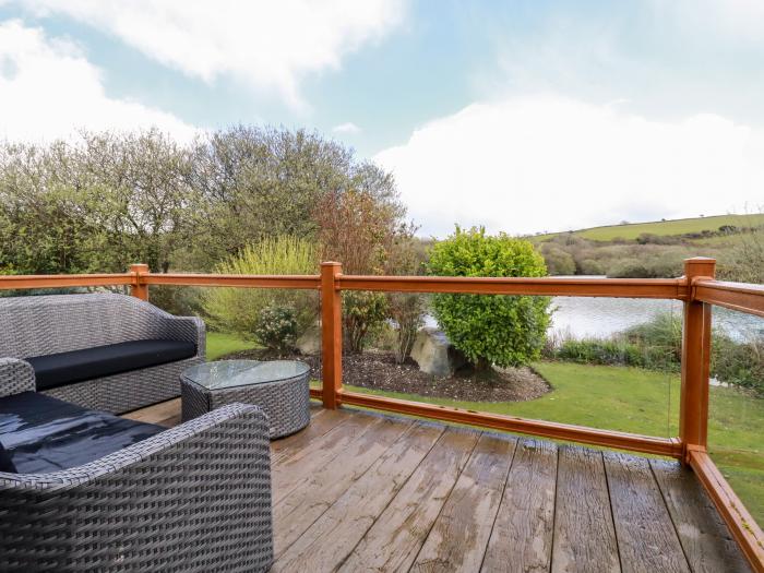 Lake View 10 on Par Sands Park, Cornwall. Dog-friendly, beach nearby, on-site swimming pool, parking