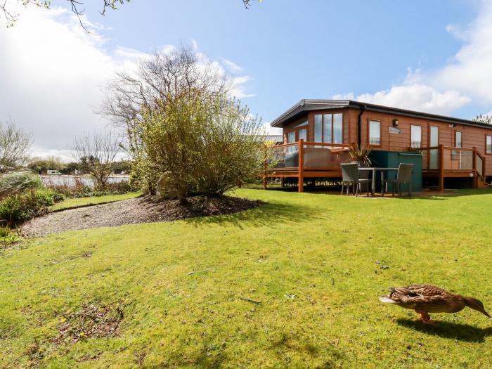 Lake View 10 on Par Sands Park, Cornwall. Dog-friendly, beach nearby, on-site swimming pool, parking