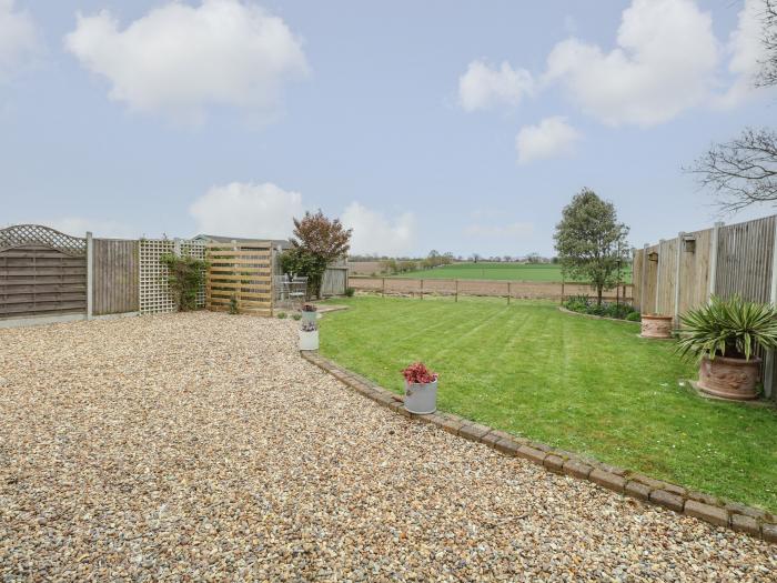 Bee Happy Barn in Beighton near Acle, Norfolk, near a National Park, ground-floor living, farm, 1bed