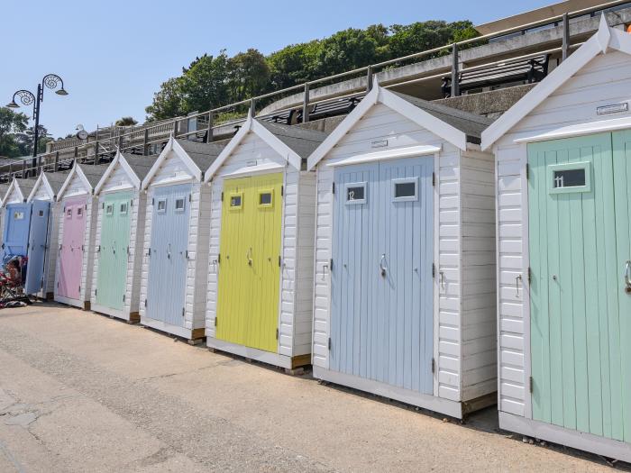 Sublyme, Lyme Regis, Dorset. Second-floor apartment near amenities, attractions and beach. Open-plan