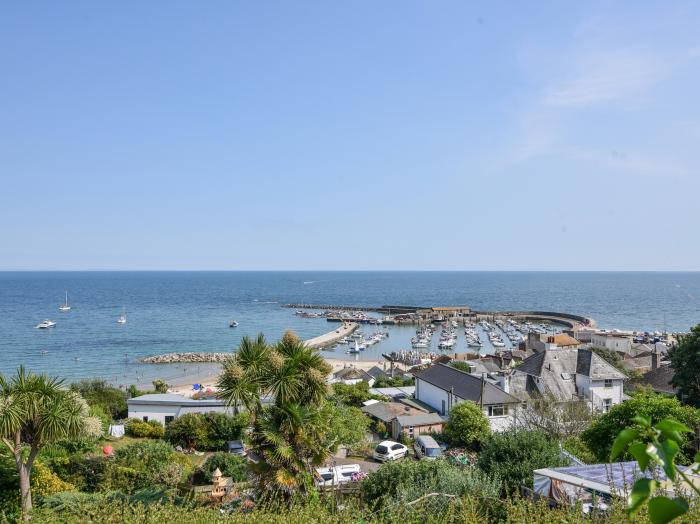 Sublyme, Lyme Regis, Dorset. Second-floor apartment near amenities, attractions and beach. Open-plan