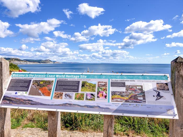 Sublyme, Lyme Regis, Dorset. Second-floor apartment near amenities, attractions and beach. Open-plan