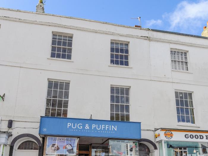 Sublyme, Lyme Regis, Dorset. Second-floor apartment near amenities, attractions and beach. Open-plan