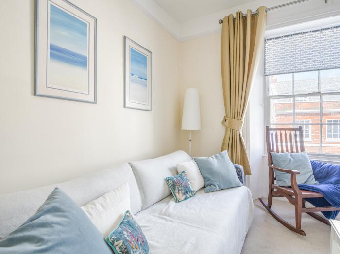 Sublyme, Lyme Regis, Dorset. Second-floor apartment near amenities, attractions and beach. Open-plan