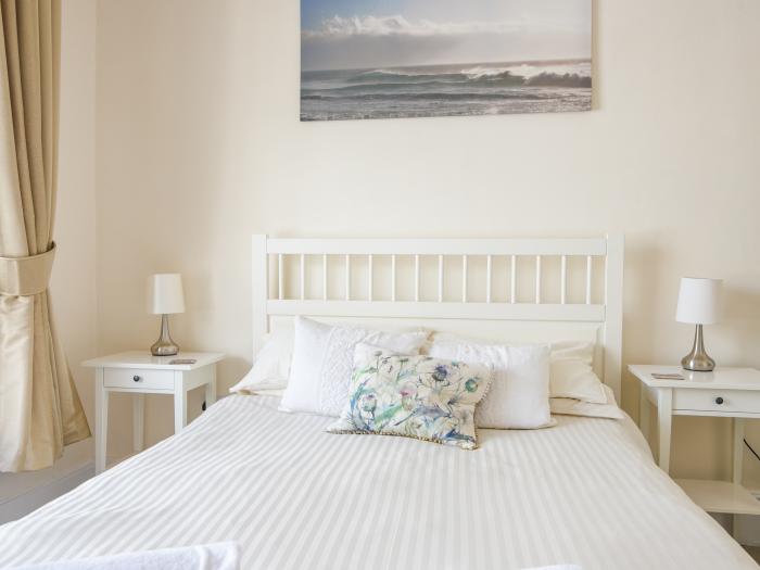 Sublyme, Lyme Regis, Dorset. Second-floor apartment near amenities, attractions and beach. Open-plan