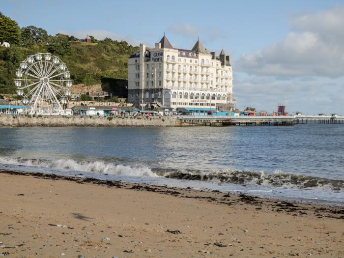 23 Deganwy Avenue, Llandudno, North Wales, Near Snowdonia National Park, Close to a beach, 8 bedroom