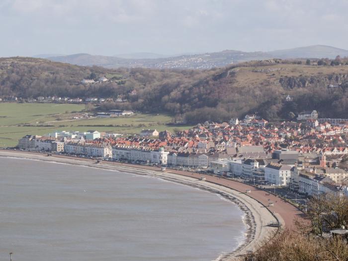 23 Deganwy Avenue, Llandudno, North Wales, Near Snowdonia National Park, Close to a beach, 8 bedroom