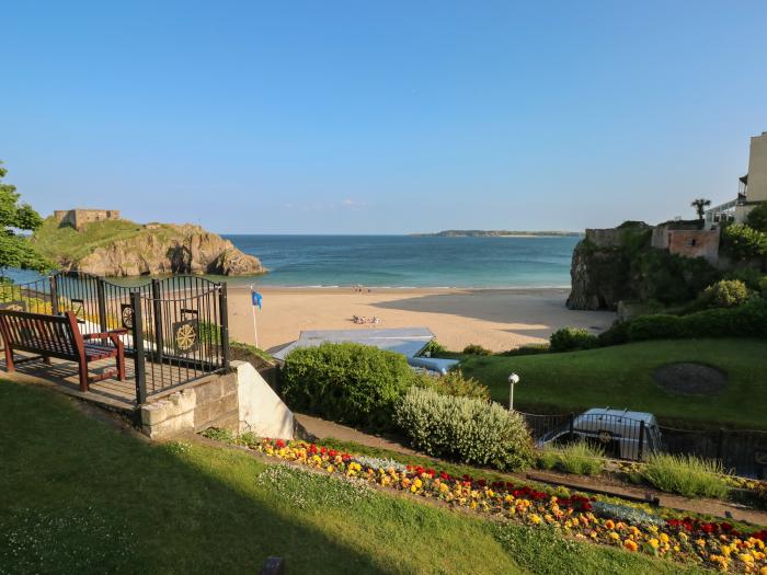 Stones Throw in Tenby, Pembrokeshire. Close to amenities and the beach. One well-behaved dog welcome