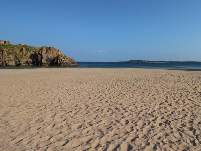 Stones Throw in Tenby, Pembrokeshire. Close to amenities and the beach. One well-behaved dog welcome