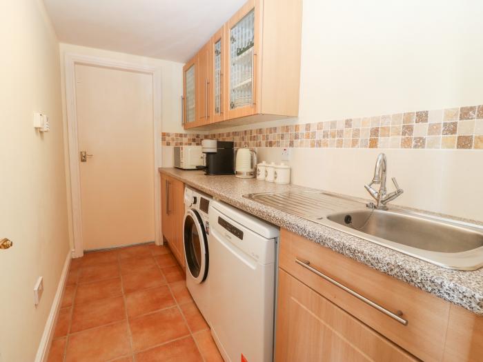 Oak Cottage, Caernarfon, Gwynedd. Sea views. Smart TV. Pet-friendly. Close to beach. Washing machine