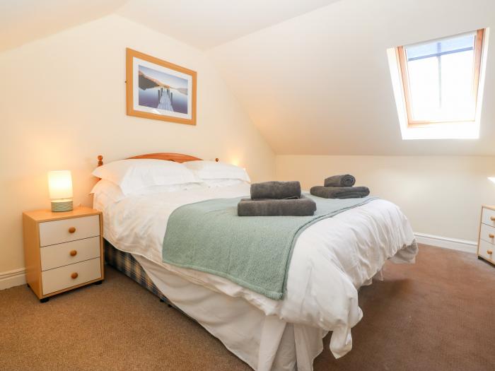 Oak Cottage, Caernarfon, Gwynedd. Sea views. Smart TV. Pet-friendly. Close to beach. Washing machine