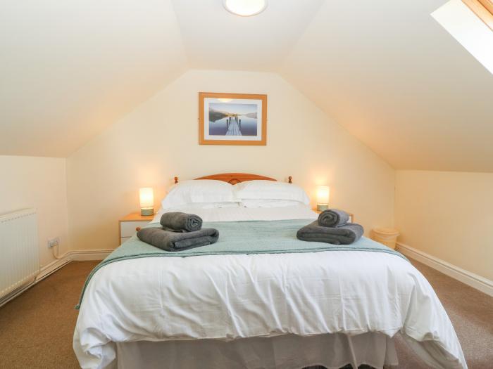 Oak Cottage, Caernarfon, Gwynedd. Sea views. Smart TV. Pet-friendly. Close to beach. Washing machine