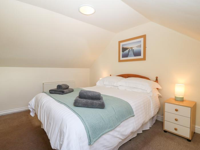 Oak Cottage, Caernarfon, Gwynedd. Sea views. Smart TV. Pet-friendly. Close to beach. Washing machine