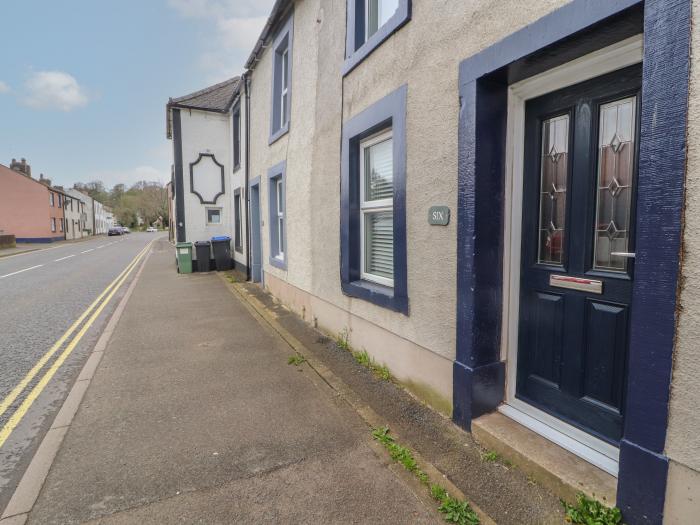 6 Gote Road, Cockermouth Cumbria, near National Park, private parking, open-plan, woodburning stove.