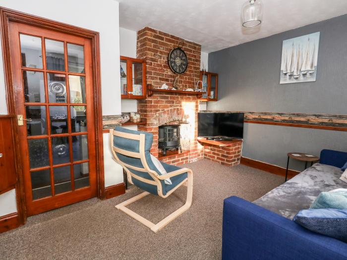 Saddlers Cottage is in Weymouth, Dorset. Two-bedroom home set near amenities and beach. Pet-friendly