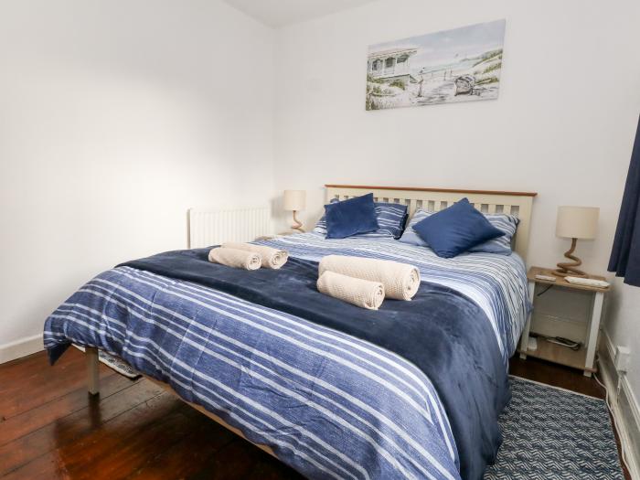 Saddlers Cottage is in Weymouth, Dorset. Two-bedroom home set near amenities and beach. Pet-friendly