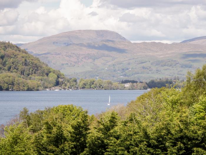 The Old House, Troutbeck Bridge, Cumbria. In a National Park. Close to amenities. Woodburning stove.