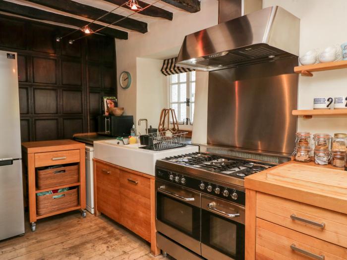 The Old House, Troutbeck Bridge, Cumbria. In a National Park. Close to amenities. Woodburning stove.