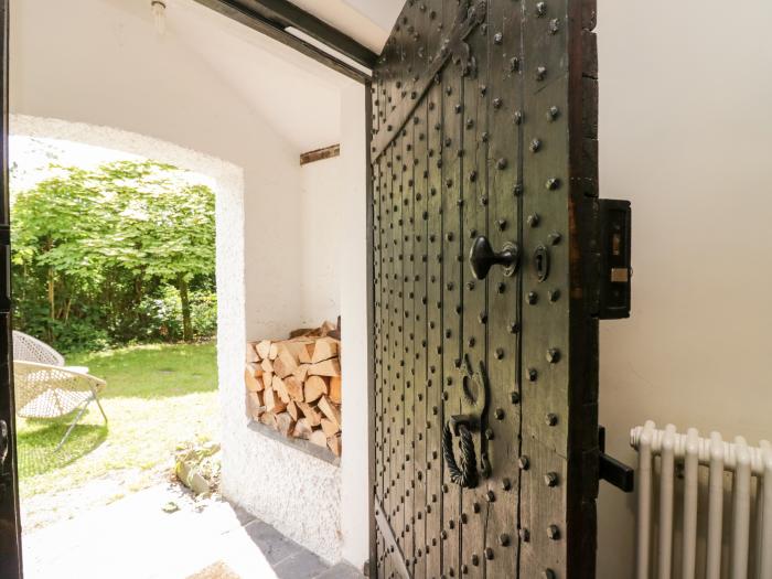 The Old House, Troutbeck Bridge, Cumbria. In a National Park. Close to amenities. Woodburning stove.