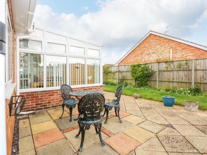 32 Queen Elizabeth Drive, Dersingham, Norfolk. Washer/dryer, off-road parking, enclosed lawn garden.