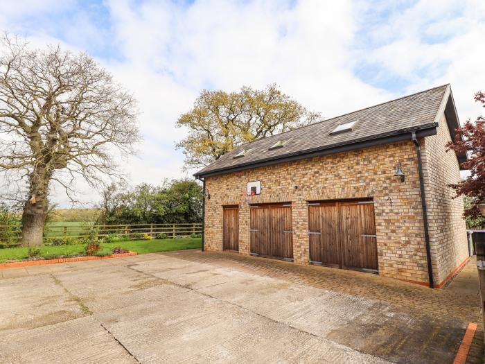 Barn Owl Annex near Bardney, Lincolnshire, off-road parking, pet-free, lawned garden,serene location