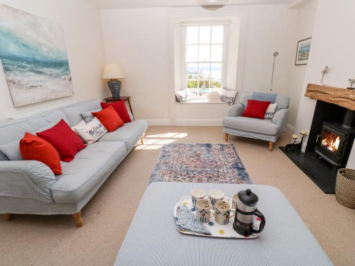 Jasmine Cottage, Falmouth, Cornwall. Woodburning stove. Elevated views. Enclosed garden. 3-bedrooms.