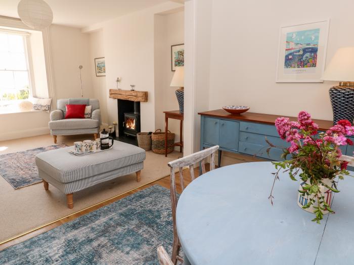 Jasmine Cottage, Falmouth, Cornwall. Woodburning stove. Elevated views. Enclosed garden. 3-bedrooms.