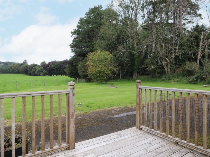 The Gate House is in Levens, Cumbria. Near a National Park. Ground-floor living. Open plan. Smart TV