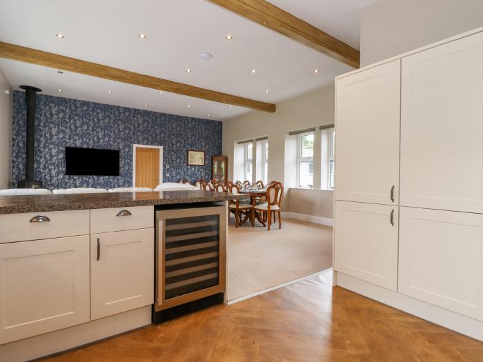 The Gate House is in Levens, Cumbria. Near a National Park. Ground-floor living. Open plan. Smart TV