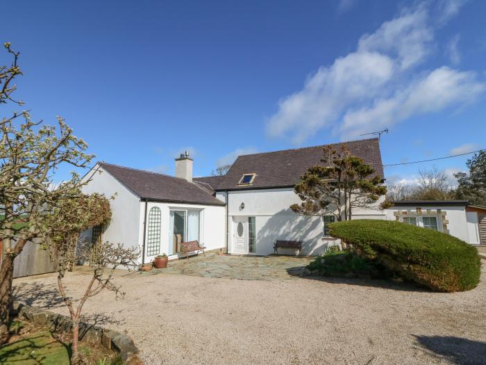 Llwyn Celyn in Pwllheli near Morfa Nefyn, Gwynedd, off-road parking, near an AONB, close to a beach.