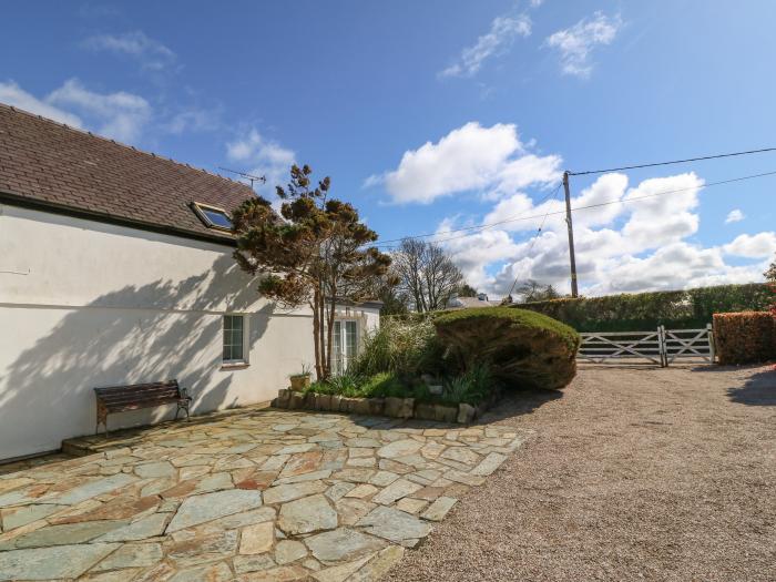 Llwyn Celyn in Pwllheli near Morfa Nefyn, Gwynedd, off-road parking, near an AONB, close to a beach.