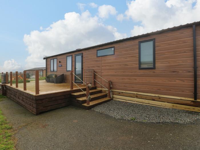 The Waves, Broad Haven, Pembrokeshire. Pet-friendly. Decking with hot tub. Electric fire. Beach near