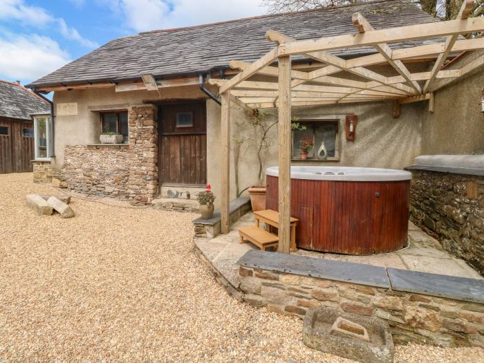 Becket's Barn in Northlew in Devon. Two-bed barn conversion with original features & private balcony