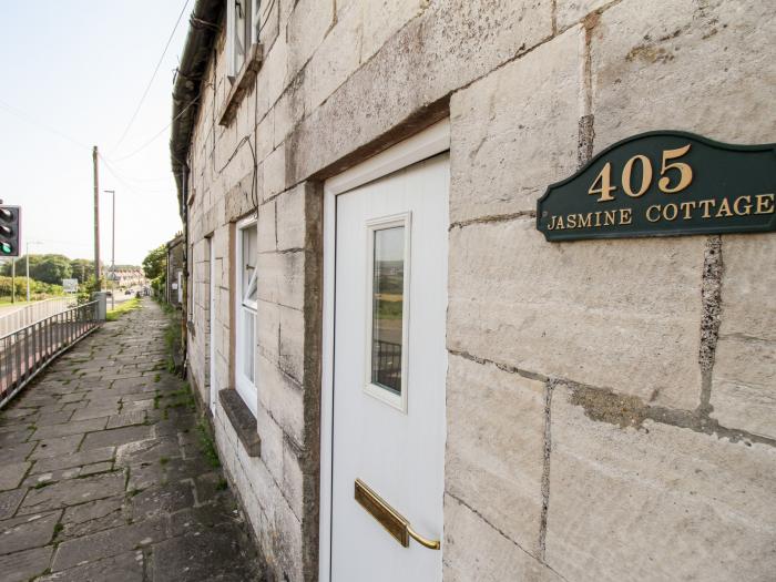 405 High Street, Swanage, Dorset. One-bedroom cottage, resting near a beach and amenities. Character