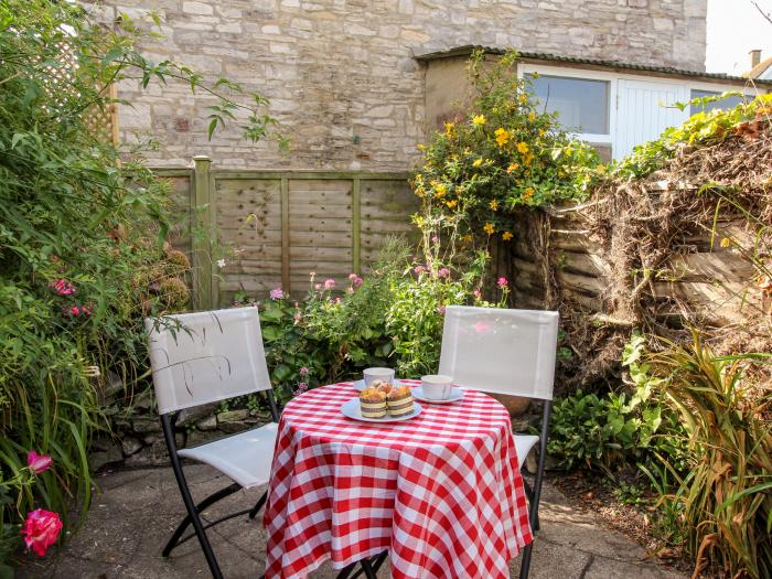 405 High Street, Swanage, Dorset. One-bedroom cottage, resting near a beach and amenities. Character