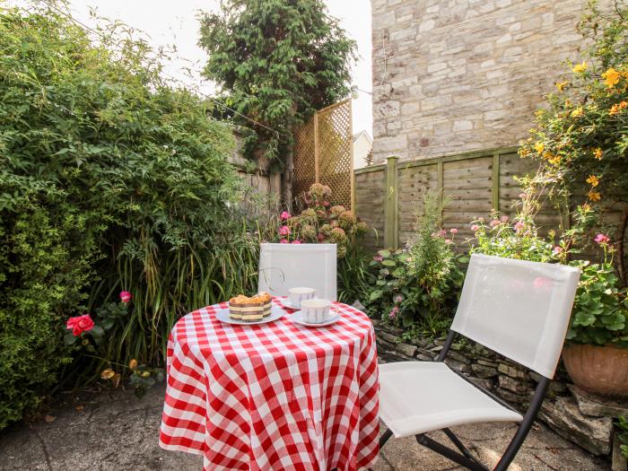 405 High Street, Swanage, Dorset. One-bedroom cottage, resting near a beach and amenities. Character