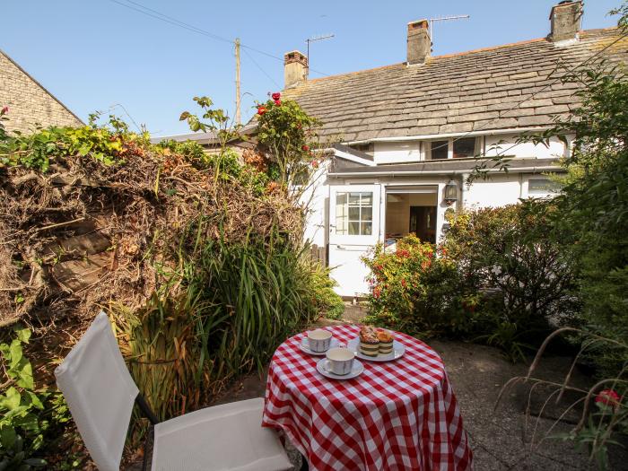 405 High Street, Swanage, Dorset. One-bedroom cottage, resting near a beach and amenities. Character