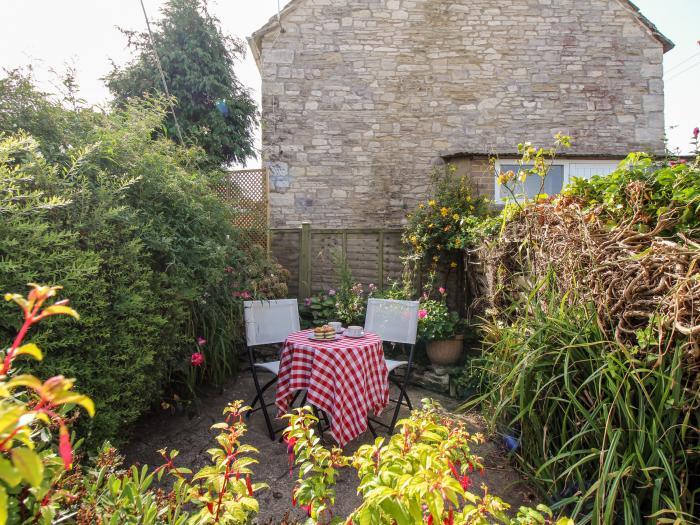 405 High Street, Swanage, Dorset. One-bedroom cottage, resting near a beach and amenities. Character