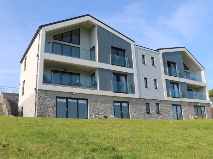 2 The Dunes is near Falmouth, in Cornwall, ground-floor apartment with sea and beach views, central