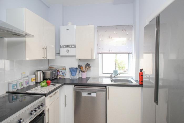 11 Lennox Street in Weymouth, Dorset. Three-bedrooms. Enclosed courtyard. Smart TV. Washing machine.