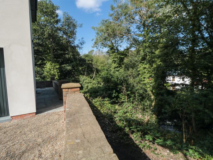 Riverside House in Scarborough, North Yorkshire. Multilevel garden. Games room. Off-road parking.