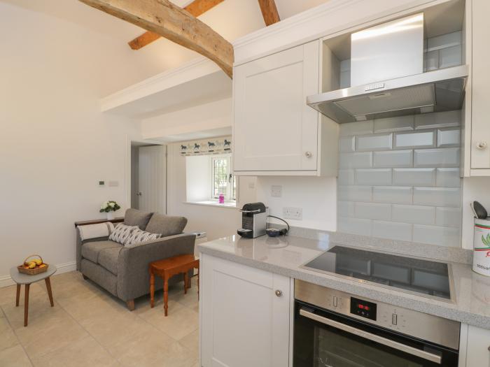 Grooms Flat is in Malmesbury near Sherston Wiltshire. Near an AONB. Smart TV. Off-road parking. 1bed