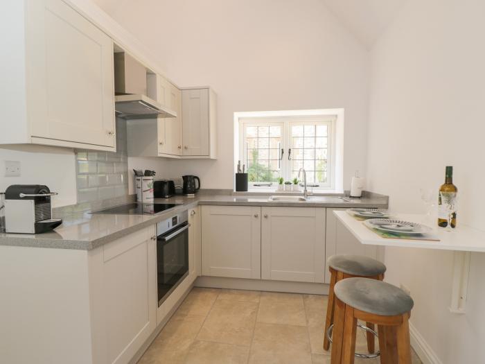 Grooms Flat is in Malmesbury near Sherston Wiltshire. Near an AONB. Smart TV. Off-road parking. 1bed