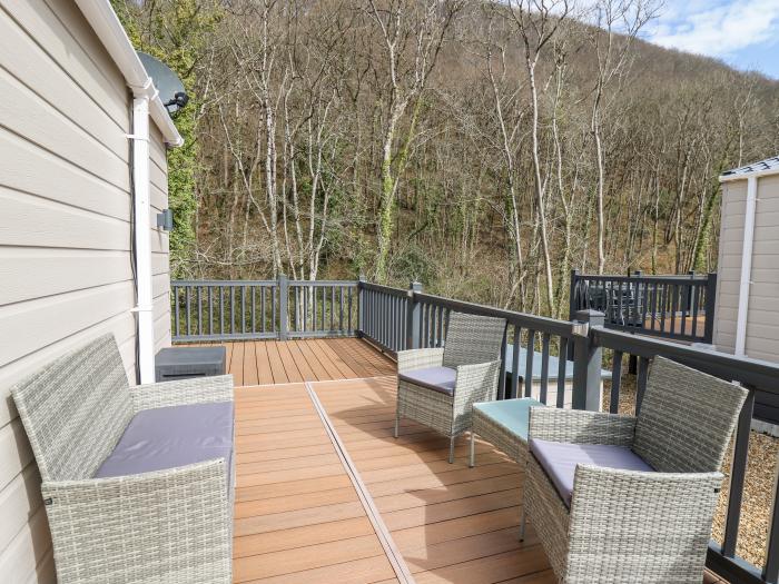 Woodpecker Lodge near Llanarth in Ceredigion. Ground-floor and stylish accommodation. Near the beach