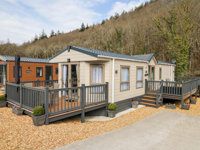 Woodpecker Lodge near Llanarth in Ceredigion. Ground-floor and stylish accommodation. Near the beach